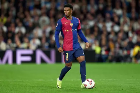 برشلونة يكشف تفاصيل إصابة أليخاندرو بالدي